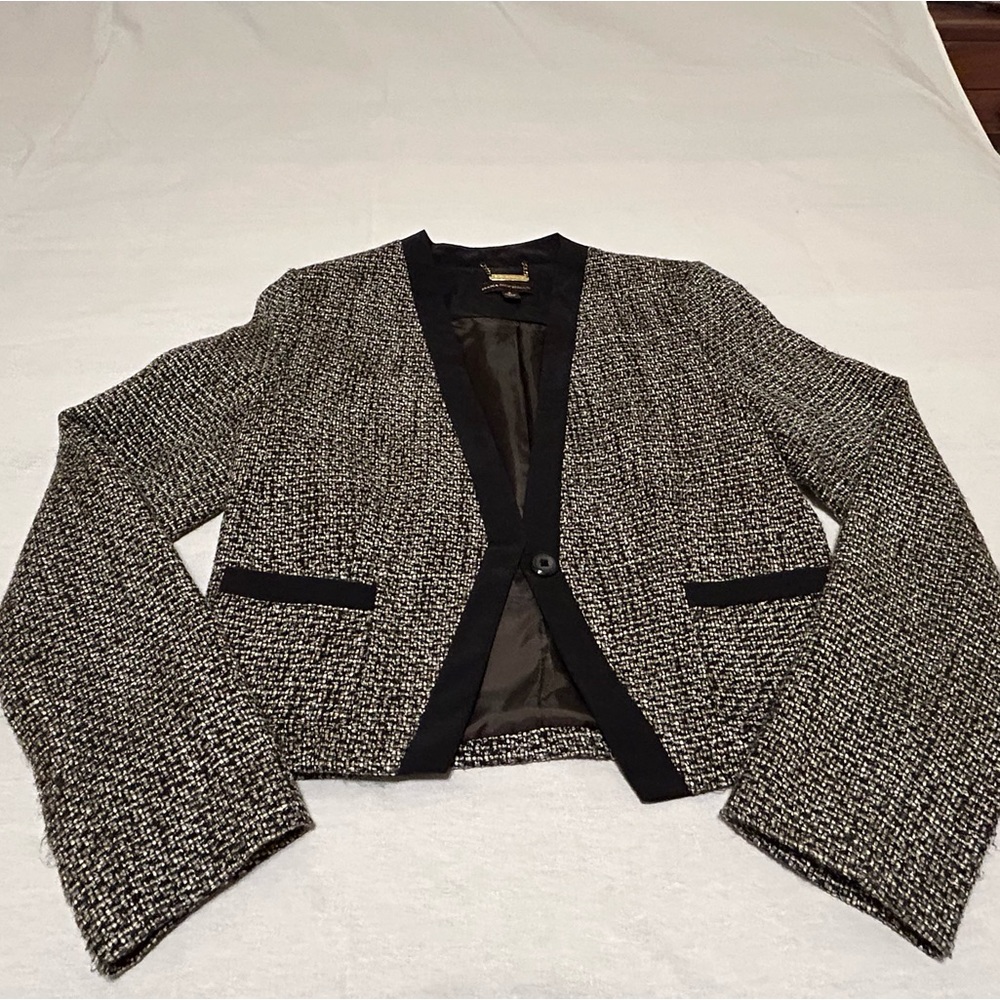 Dana Bachman short blazer. Black base houndstooth type material. Great shape.